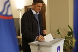 Presidential candidate Borut Pahor casts his ballot at a polling station during the presidential election in Sempeter pri Novi Gorici, Slovenia October 22, 2017. REUTERS/Srdjan Zivulovic TPX IMAGES OF THE DAY