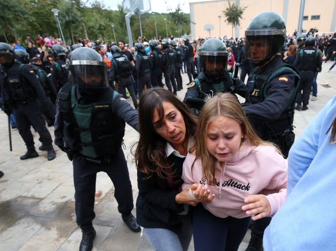 Scuffles break out between a crowd and Spanish Civil Guard officers, outside a polling station for the banned independence referendum, where Catalan President Carles Puigdemont was supposed to vote in Sant Julia de Ramis, Spain October 1, 2017. REUTERS/Albert Gea