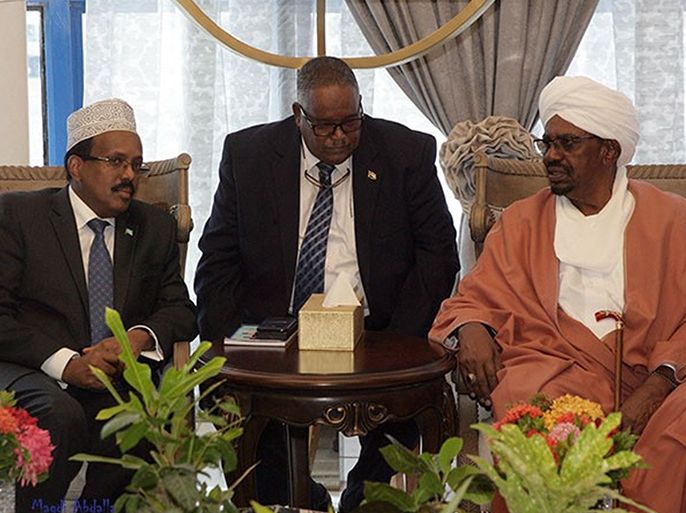 الرئيس الصومالي مع نظيره السوداني في الخرطوم