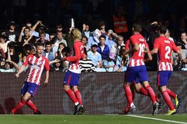 Atletico Madrid's French forward Kevin Gameiro (L) celebrates with teammates after scoring a goal during the Spanish league football match RC Celta de Vigo vs Club Atletico de Madrid at the Balaidos stadium in Vigo on October 22, 2017. / AFP PHOTO / MIGUEL RIOPA (Photo credit should read MIGUEL RIOPA/AFP/Getty Images)