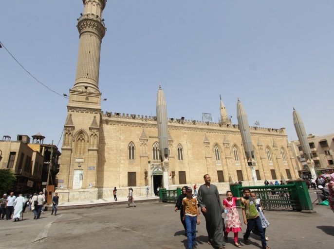 مسجد الحسين الذي يقال أن رأس الإمام الحسين بن علي مدفون فيه
