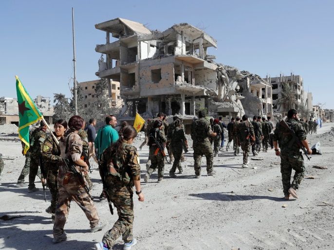 Fighters of Syrian Democratic Forces march along a road after Raqqa was liberated from the Islamic State militants, in Raqqa, Syria October 17, 2017. REUTERS/Erik De Castro