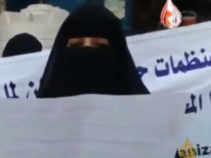 وقفة احتاجية لامهات في الحديدة لاختفاء سبعين من أبنائهن في معتقلات الحوثي وصالح