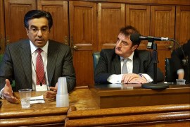 صور من جلسة الدكتور علي بن صميخ المري رئيس لجنة حقوق الانسان القطرية بالبرلمان البريطاني