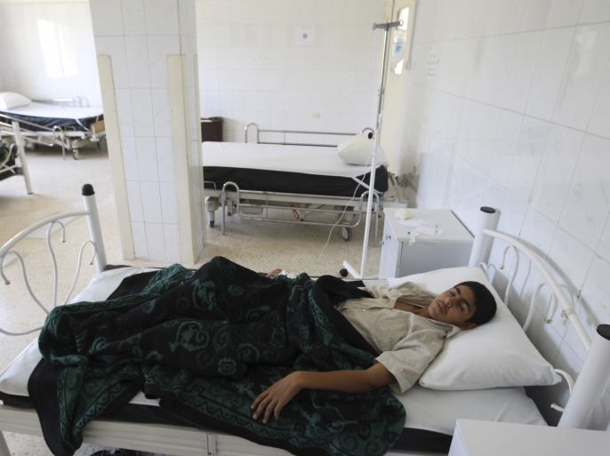 A boy infected by typhoid from polluted water, lies at a hospital in al-Qouniya village in Idlib countryside, May 27, 2013. REUTERS/Muzaffar Salman (SYRIA - Tags: HEALTH POLITICS CIVIL UNREST)