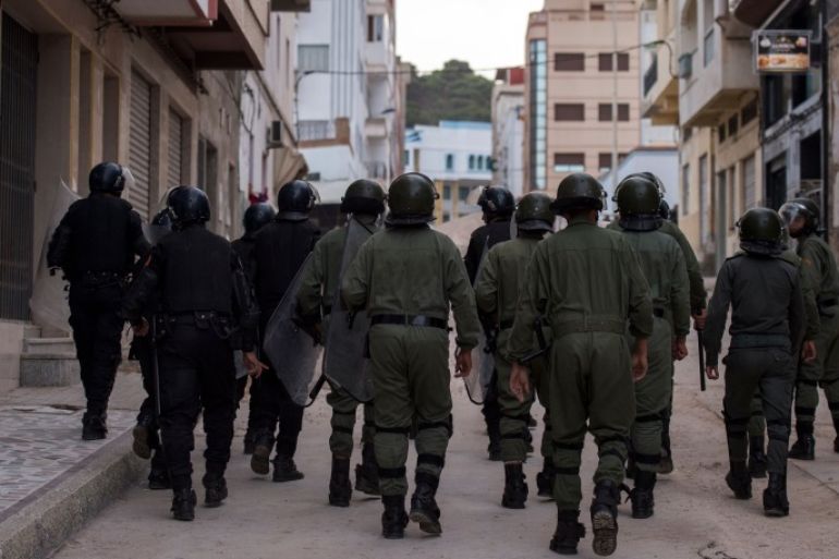 Moroccan police search for protestors from Morocco's al-Hirak al-Shaabi movement as a protestors shout slogans on October 28, 2017 in Al Hoceima in the troubled northern Rif region, to mark the anniversary of the death of fishmonger Mouhcine Fikri, who was crushed to death a year ago as he reportedly tried to protest against a municipal worker seizing and destroying his wares. / AFP PHOTO / FADEL SENNA (Photo credit should read FADEL SENNA/AFP/Getty Images)