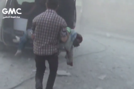إسعاف الجرحى بعد قصف النظام على بلدة كفربطنا بريف دمشق