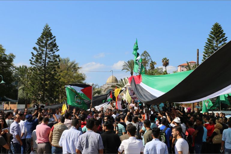 غزة، أكتوبر 2017، احتفالات شعبية ابتهاجاً بتوقيع اتفاق جديد للمصالحة بين حركتي فتح وحماس بالقاهرة.