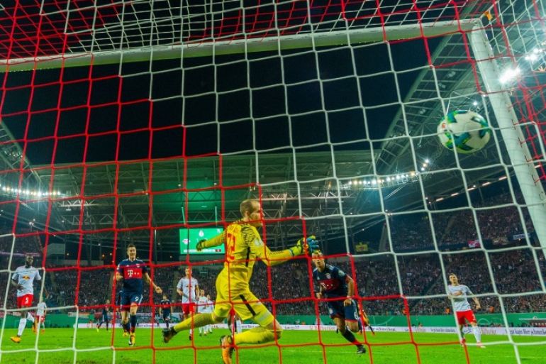Bayern Munich's Spanish midfielder Thiago Alcantara scores during the German Cup (DFB Pokal) football match RB Leipzig v FC Bayern Munich in Leipzig, eastern Germany on October 25, 2017. / AFP PHOTO / ROBERT MICHAEL / RESTRICTIONS: ACCORDING TO DFB RULES IMAGE SEQUENCES TO SIMULATE VIDEO IS NOT ALLOWED DURING MATCH TIME. MOBILE (MMS) USE IS NOT ALLOWED DURING AND FOR FURTHER TWO HOURS AFTER THE MATCH. == RESTRICTED TO EDITORIAL USE == FOR MORE INFORMATION CONTACT DFB DIRECTLY AT +49 69 67880 / RESTRICTIONS: DURING MATCH TIME: DFL RULES TO LIMIT THE ONLINE USAGE TO 15 PICTURES PER MATCH AND FORBID IMAGE SEQUENCES TO SIMULATE VIDEO. == RESTRICTED TO EDITORIAL USE == FOR FURTHER QUERIES PLEASE CONTACT DFL DIRECTLY AT + 49 69 650050 (Photo credit should read ROBERT MICHAEL/AFP/Getty Images)