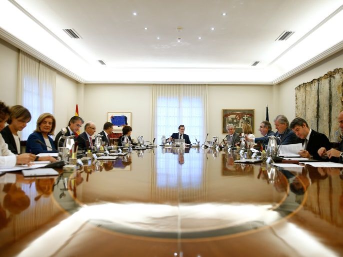 Spain´s Prime Minister Mariano Rajoy attends a cabinet meeting at the Moncloa Palace in Madrid, October 11, 2017. Moncloa handout via REUTERS THIS IMAGE HAS BEEN SUPPLIED BY A THIRD PARTY. IT IS DISTRIBUTED, EXACTLY AS RECEIVED BY REUTERS, AS A SERVICE TO CLIENTS FOR EDITORIAL USE ONLY. NO RESALES. NO ARCHIVES