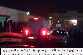 قالت مصادر طبية ليبية إن 14 مدنيا -بينهم نساء وأطفال- قتلوا وأصيب أكثر من 25 في غارة على مدينة درنة شرقي ليبيا. واتهم ناشطون سلاح الجو المصري بتنفيذ الغارة.