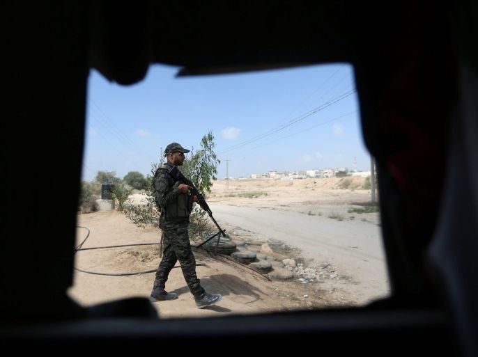 A member of Palestinian security forces loyal to Hamas patrols on the border with Egypt, in Rafah, in the southern Gaza Strip October 8, 2017. REUTERS/Ibraheem Abu Mustafa