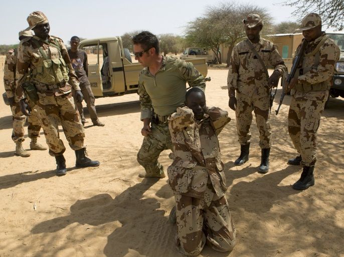 A U.S. special forces soldier demonstrates how to detain a suspect during Flintlock 2014, a U.S.-led international training mission for African militaries, in Diffa, March 4, 2014. On a dusty training ground in Niger, U.S. Special Forces teach local troops to deal with suspects who resist arrest. The drill in the border town of Diffa is part of Operation Flintlock, a counter-terrorism exercise for nations on the Sahara's southern flanks that the United States organises