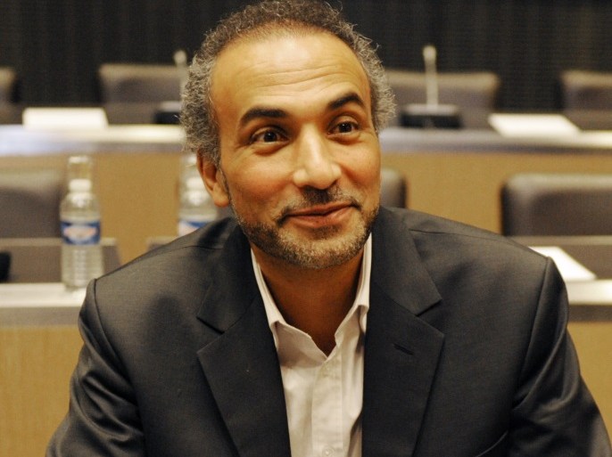 Swiss philosopher Tariq Ramadan attends a French parliamentary hearing at the National Assembly in Paris December 2, 2009. REUTERS/Philippe Wojazer (FRANCE - Tags: POLITICS RELIGION)