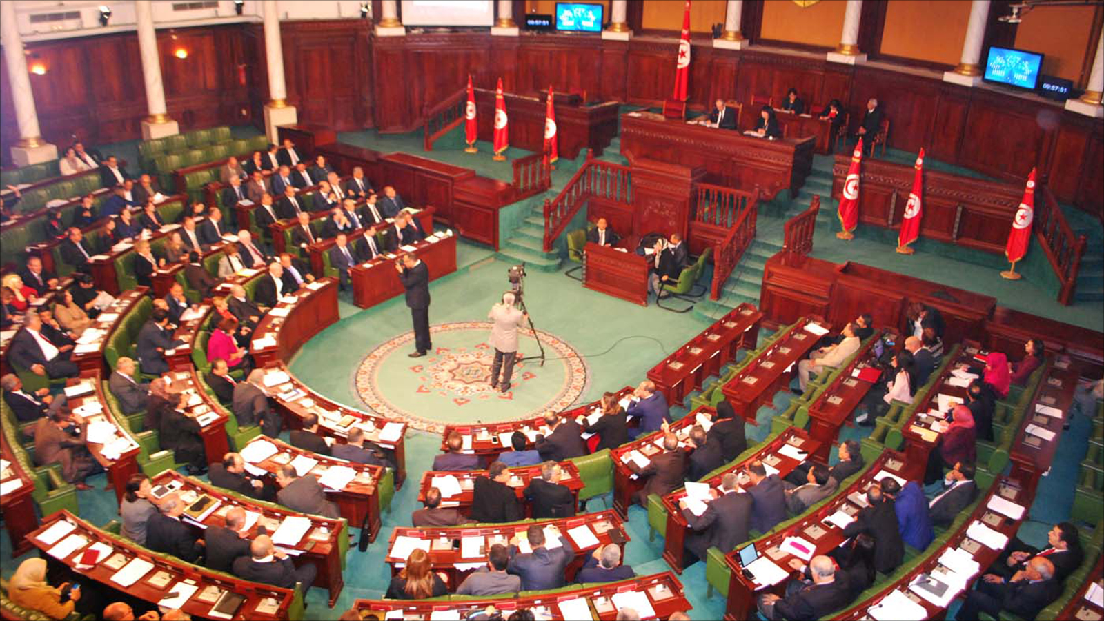 ‪البرلمان التونسي صادق على قانون يهدف لمحاربة الفساد وحماية المبلغين عنه‬ (الجزيرة)