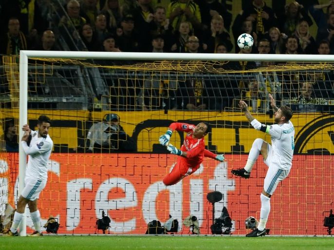 Dortmund have a change on Real Madrid's goalkeeper from Costa Rica Keylor Navas' goal during the UEFA Champions League Group H football match BVB Borussia Dortmund v Real Madrid in Dortmund, western Germany on September 26, 2017. / AFP PHOTO / Odd ANDERSEN (Photo credit should read ODD ANDERSEN/AFP/Getty Images)