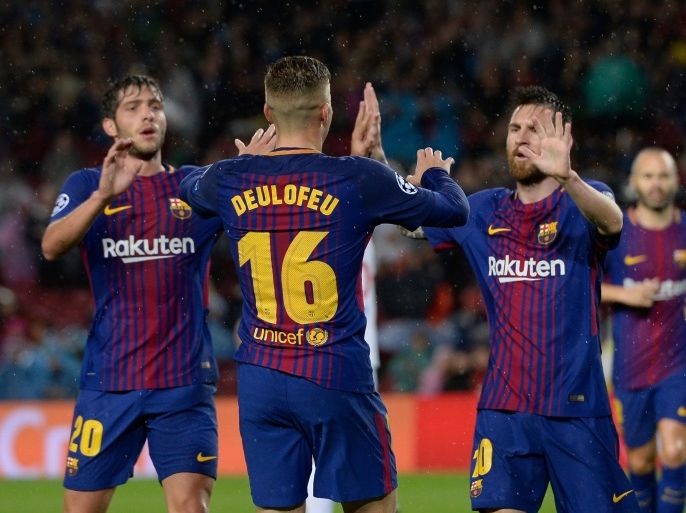 Barcelona's Spanish midfielder Sergi Roberto (L), Barcelona's Spanish forward Gerard Deulofeu (C) and Barcelona's Argentinian forward Lionel Messi celebrate a goal during the UEFA Champions League group D football match FC Barcelona vs Olympiacos FC at the Camp Nou stadium in Barcelona on Ocotber 18, 2017. / AFP PHOTO / Josep LAGO (Photo credit should read JOSEP LAGO/AFP/Getty Images)