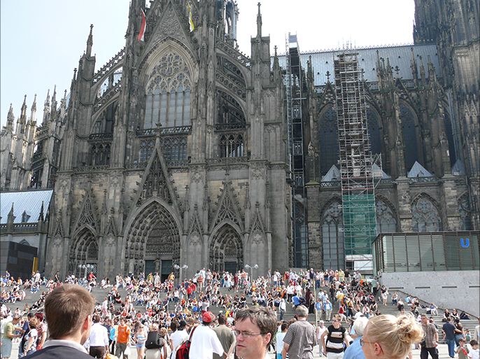 الكنيسة الكاثوليكية الألمانية اعتبرت أن تكثيف حوارها مع الإسلام بات ضرورة ملحة بمواجهة التوترات المتزايدة . الجزيرة نت