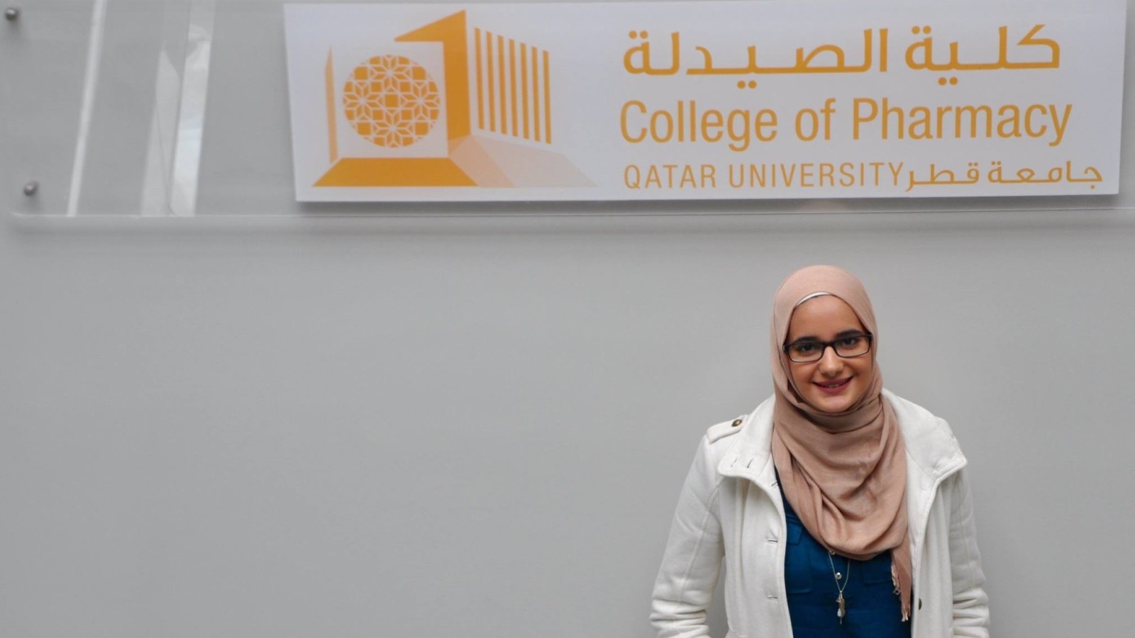 بكالوريوس الصيدلة مخصص للطالبات الإناث فقط من داخل وخارج دولة قطر، وتشترط الكلية اجتياز امتحان القبول للكلية والمعروف باسم (PCAT)