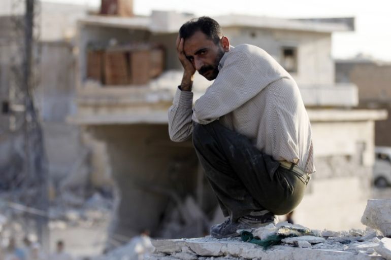 مدونات - 15 August, 2012A man reacts in front of houses destroyed during a recent Syrian Air Force air strike in Azaz, some 47 km (29 miles) north of Aleppo, August 15, 2012. REUTERS/Goran Tomasevic (SYRIA - Tags: CIVIL UNREST MILITARY POLITICS CONFLICT TPX IMAGES OF THE DAY)