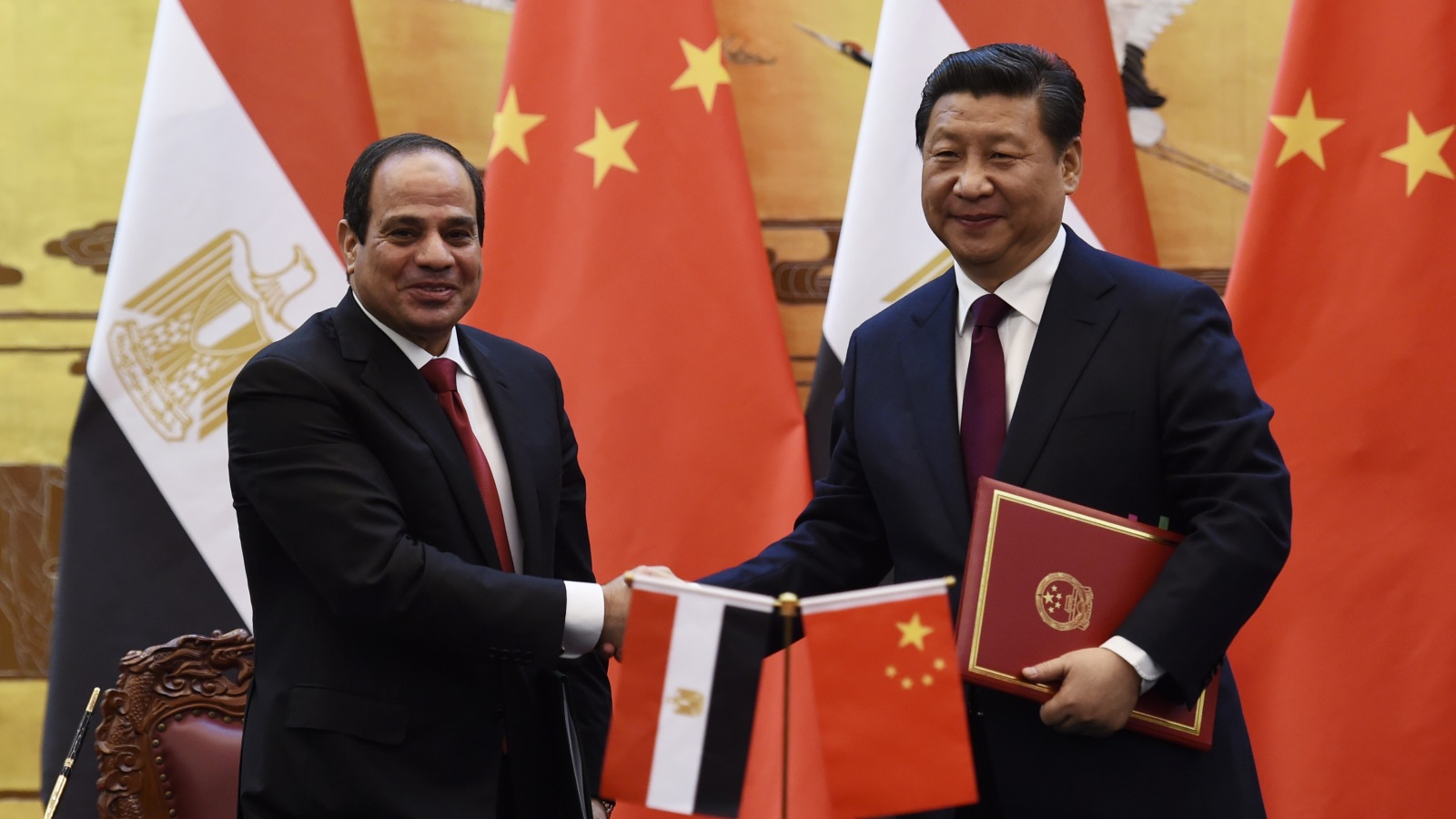 حجم الاستثمارات الصينية في مصر وحدها تعادل سلسلة من الاستثمارات في مناطق أخرى، إذ تعد مصر شريكًا ضروريًا في ظل الطموحات الملاحية الصينية. (رويترز)
