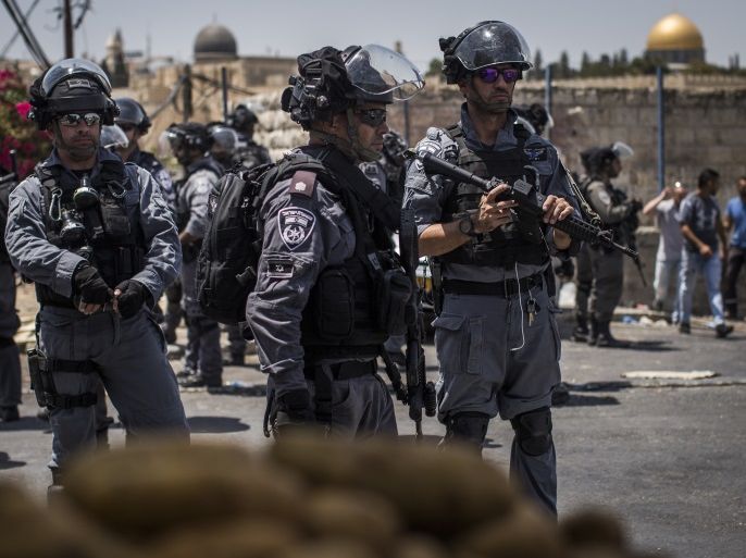 JERUSALEM, ISRAEL - JULY 28: Police are on high alert during a demonstration on July 28, 2017 in Jerusalem, Israel. Religious leaders announced that following a recent terror attack the holy site of Al Aqsa mosque which was then partly closed will open for prayer while tensions grow in the city after recent clashes and protests. (Photo by Ilia Yefimovich/Getty Images)