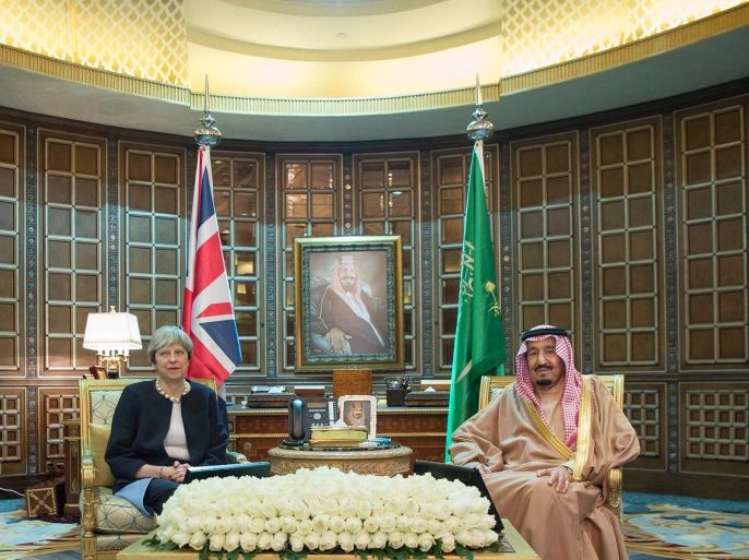 Saudi Arabia's King Salman bin Abdulaziz Al Saud meets with Britain's Prime Minister Theresa May in Riyadh, November 29, 2017. Picture taken November 29, 2017. Bandar Algaloud/Courtesy of Saudi Royal Court/Handout via REUTERS ATTENTION EDITORS - THIS PICTURE WAS PROVIDED BY A THIRD PARTY.
