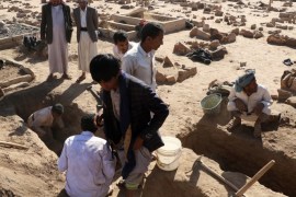 People prepare graves for other killed by an air strike in the northwestern city of Saada, Yemen November 3, 2017. REUTERS/Naif Rahma