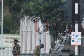 الجيش في زيمبابوي يسيطر على مقاليد الحكم