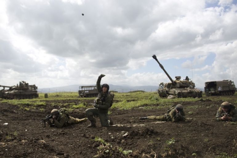 GOLAN HEIGHTS, ISRAEL - MARCH 16: Israeli soldiers practice next to a self-propelled gun during an army drill on March 16, 2016 in Israeli-annexed Golan Heights. Israeli President Reuven Rivlin landed in Moscow last night and on Wednesday begins talks with Russian leaders including President Vladimir Putin. Rivlin bears the distinction of being the first foreign leader to meet with the president since Putin announced the withdrawal of most Russian forces from Syria. (