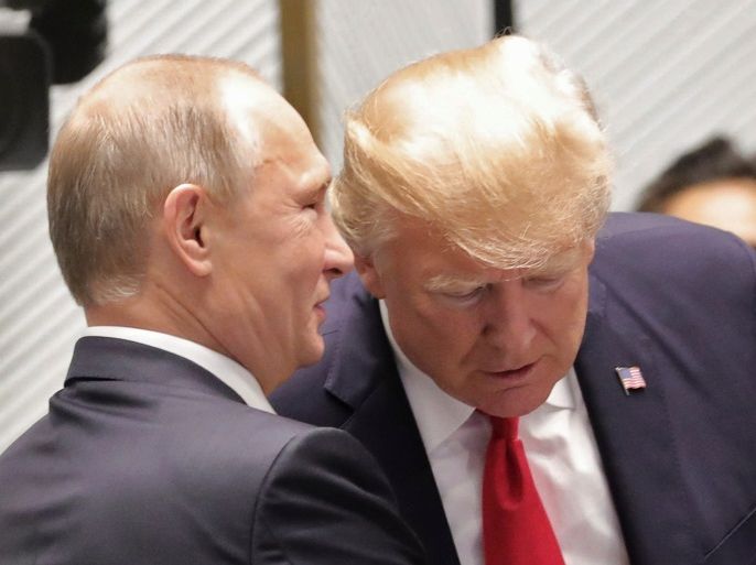 U.S. President Donald Trump and Russian President Vladimir Putin talk before a session of the APEC summit in Danang, Vietnam November 11, 2017. Sputnik/Mikhail Klimentyev/Kremlin via REUTERS ATTENTION EDITORS - THIS IMAGE WAS PROVIDED BY A THIRD PARTY.