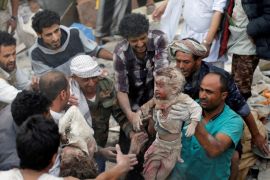 ATTENTION EDITORS - VISUAL COVERAGE OF SCENES OF INJURY OR DEATH People recover the bodies of two children from under the rubble of a house destroyed by a Saudi-led air strike in Sanaa, Yemen August 25, 2017. REUTERS/Khaled Abdullah TEMPLATE OUT