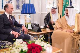 النائب البريطاني ليو دوشيرتي في لقاء سابق مع الملك السعودي سلمان بن عبد العزيز (من موقع ميدل إيست آي)