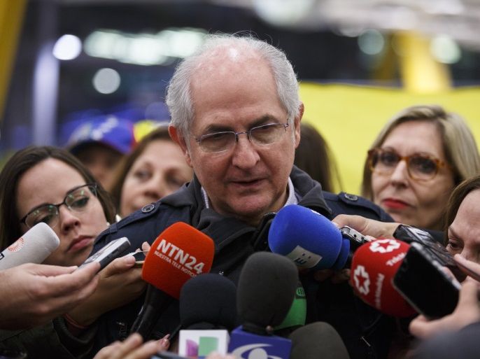 MADRID, SPAIN - NOVEMBER 18: Former mayor of Caracas, Antonio Ledezma speaks to press at his arrival to Adolfo Suarez Madrid Barajas Airport on November 18, 2017 in Madrid, Spain. Ledezma was accused of plotting against Venezuelan President Nicolas Maduro and escaped from house arrest in Caracas by entering Colombia by land. (Photo by Pablo Blazquez Dominguez/Getty Images)
