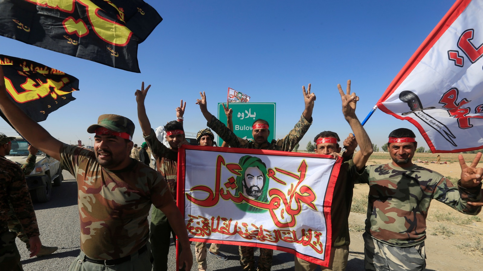 ‪مليشيات الحشد الشعبي ترفع شعارات طائفية وتسعى لتوظيف أدائها العسكري في السجال السياسي‬ (رويترز)