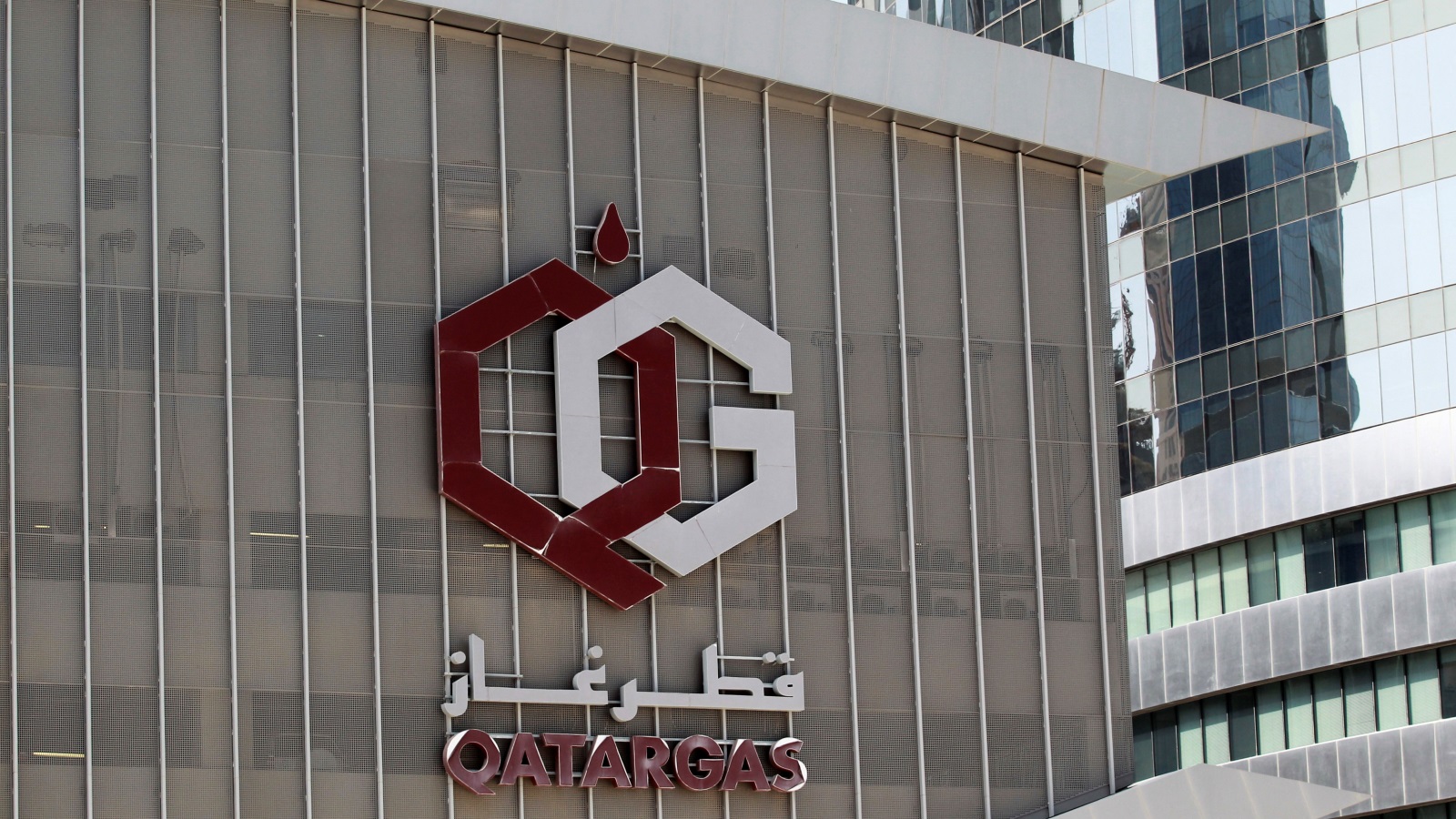 ‪شركة قطر للغاز المملوكة للدولة تورد شحنات للصين واليابان وأوروبا‬ (رويترز-أرشيف)