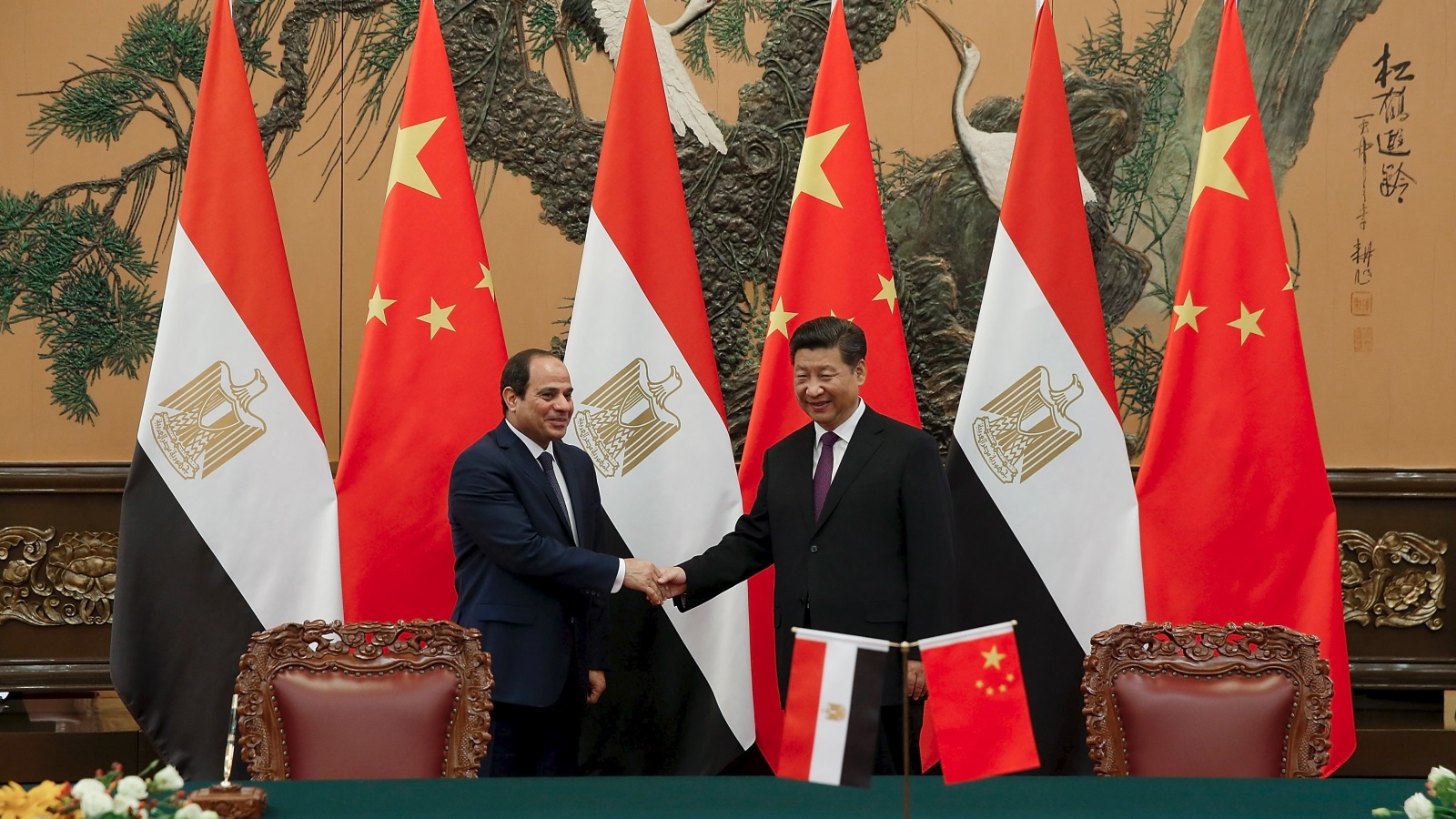 مدونات - الرئيس عبد الفتاح السيسي والرئيس الصيني في حفل توقيع اتفاقية (رويترز)