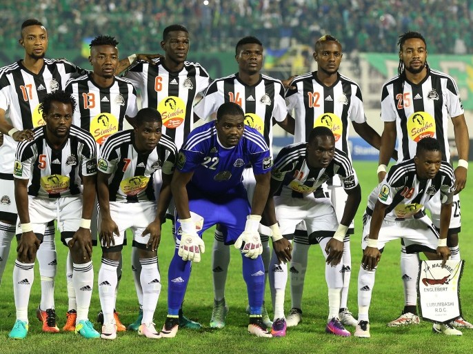 epa05609079 Players of TP Mazembe pose for photographers before the Final first leg CAF Confederation Cup soccer match between Mouloudia Olympique Bejaia of Algeria and TP Mazembe of Congo in Blida km south of Algiers, Algeria, 29 October 2016 The second leg is scheduled for 6 November in Lubumbashi. EPA/- Scene action
