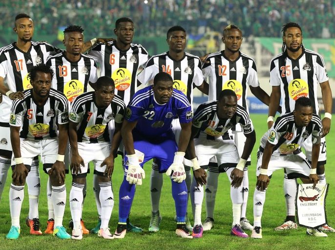 epa05609079 Players of TP Mazembe pose for photographers before the Final first leg CAF Confederation Cup soccer match between Mouloudia Olympique Bejaia of Algeria and TP Mazembe of Congo in Blida km south of Algiers, Algeria, 29 October 2016 The second leg is scheduled for 6 November in Lubumbashi. EPA/- Scene action