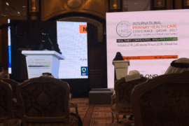 مديرة مؤسسة الرعاية الصحية الاولية الدكتورة مريم عبدالملك، اثناء القاء كلمتها في حفل افتتاح المؤتمر الدولي للرعاية الصحية الاولية في قطر
