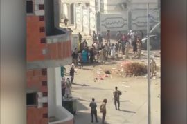 بالفيديو.. انتشال عشرات الضحايا بعد انفجار مقر أمين بعدن