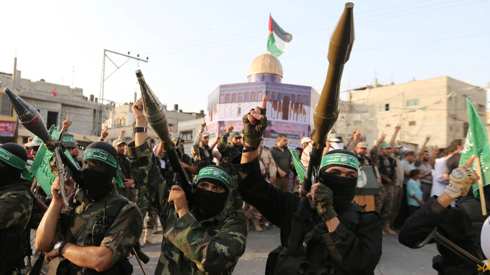 ما تطرحه حماس بأن الحركة اتجهت للمصالحة لأجل حماية مشروع المقاومة لا يجيب عن مخاوف الجميع بأن ما فائدة السلاح إذا كان القرار السياسي مؤيدٌ للمشاركة في حروب التسوية