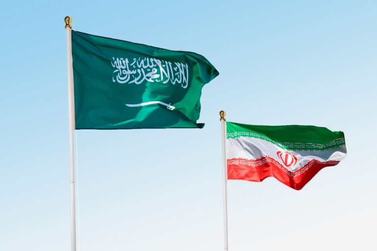 كومبو يضم العلمين السعودي والإيراني - الموسوعة