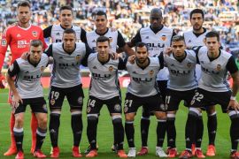 BARCELONA, SPAIN - NOVEMBER 19: Valencia CF players pose for a team picture during the La Liga match between Espanyol and Valencia at Cornella - El Prat stadium on November 19, 2017 in Barcelona, Spain. (Photo by David Ramos/Getty Images)