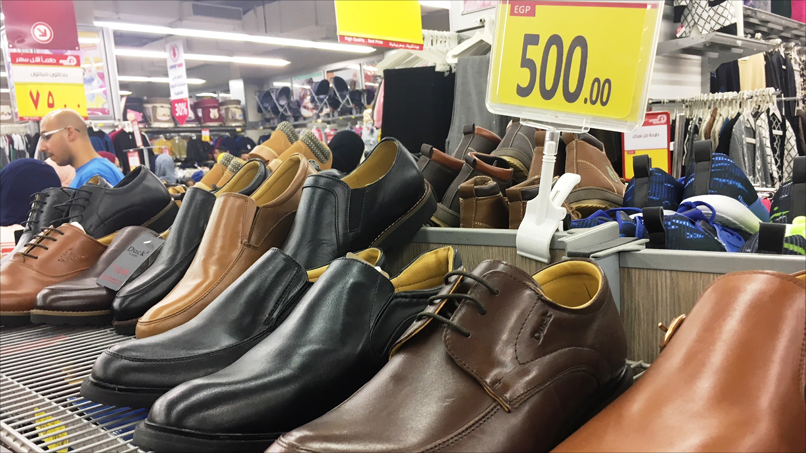 بيع الأحذية تباطأ بعد ارتفاع أسعارها 