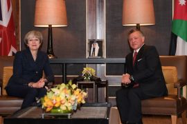 Britain's Prime Minister Theresa May meets King Abdullah II of Jordan at the Royal Palace in Amman, November 30, 2017. REUTERS/Leon Neal/Pool