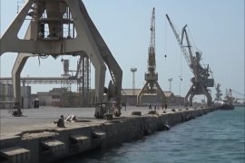 التحالف العربي يواصل منع دخول السفن لميناء الحديدة