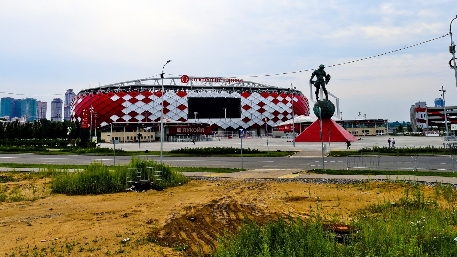 أوتكريتي هو الملعب الثاني في موسكو وهو معقل فريق سبارتاك موسكو(الأوروبية)