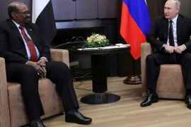 Russian President Vladimir Putin talks with Sudan's President Omar al-Bashir during their meeting in the Black Sea resort of Sochi, Russia, November 23, 2017. Sputnik/Mikhail Klimentyev/Kremlin via REUTERS ATTENTION EDITORS - THIS IMAGE WAS PROVIDED BY A THIRD PARTY.