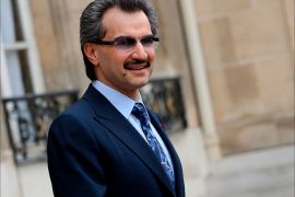 epa01415051 Prince Alwaleed Bin Talal Bin Abdulaziz Al Saud from Saudi Arabia leaves the Elysee Palace, in Paris, France, 16 July 2008, after a meeting with French President Nicolas Sarkozy. Both will arrive at the Louvre Museum to put the first stone of the Islamic Arts Room after the meeting. EPA/LUCAS DOLEGA